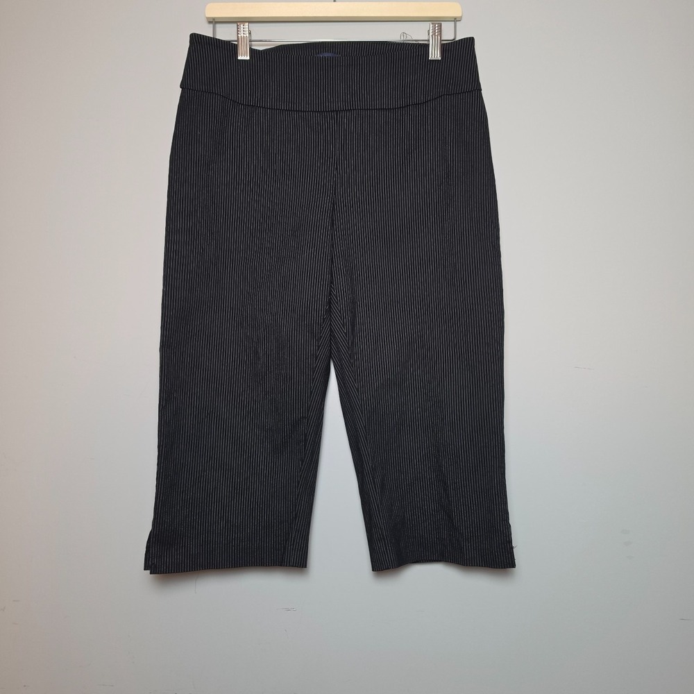 Reitmans Women's 3/4 Length Pinstripe Pants Size 13